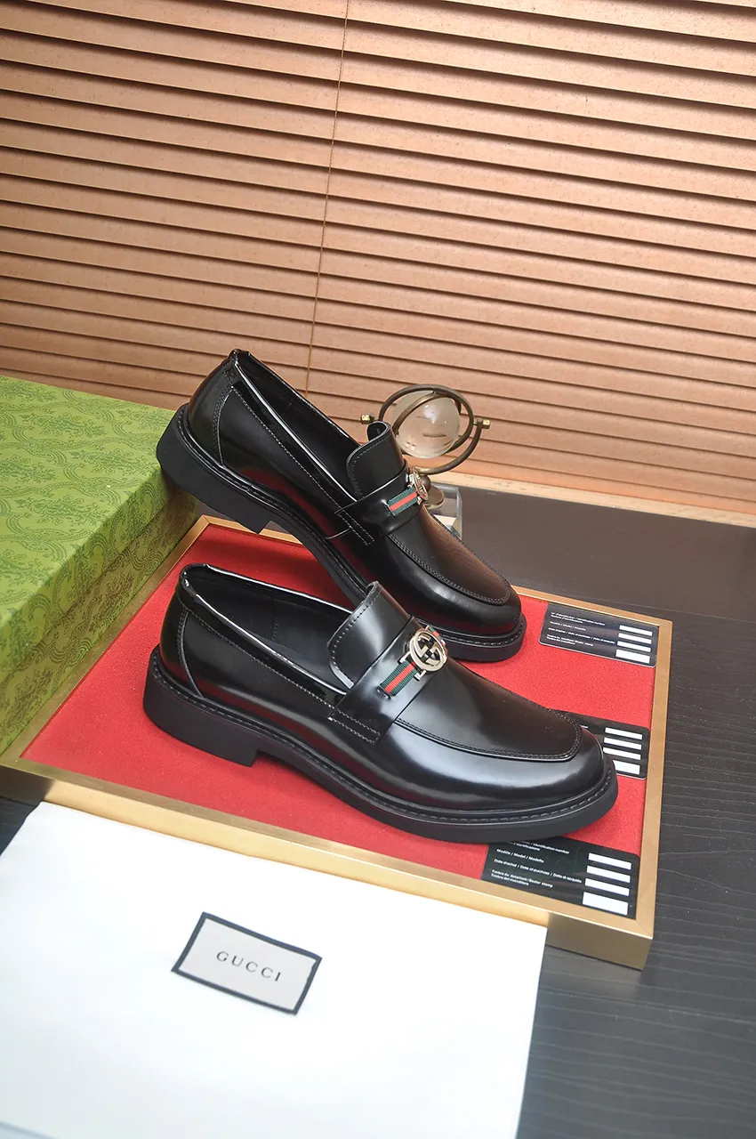 Men's shoes💰540💶Italy's top luxury men's shoe giant (GUCCI) (Gucci) (full cowhide lining) new arrival🍃Original European style🔰 Pleasant to the eye😍In order to make the shoes more durable and non-deformable🌀The production continues to follow traditional methods but there is still no lack of innovation💪Choose original sheepskin for the leather♻️ Smooth and natural And extra bright ⭐Made of imported cowhide, the first choice of rich people 38-45 (45 customized)